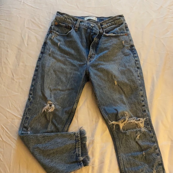 Abercrombie and Fitch The mom High Rise Jeans - Picture 1 of 3